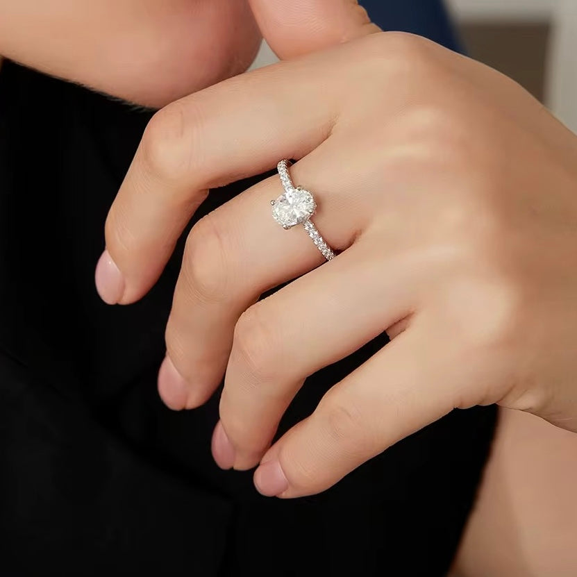 Sia Sparkle Ring Moissanite Brilliance in 925 Sterling Silver