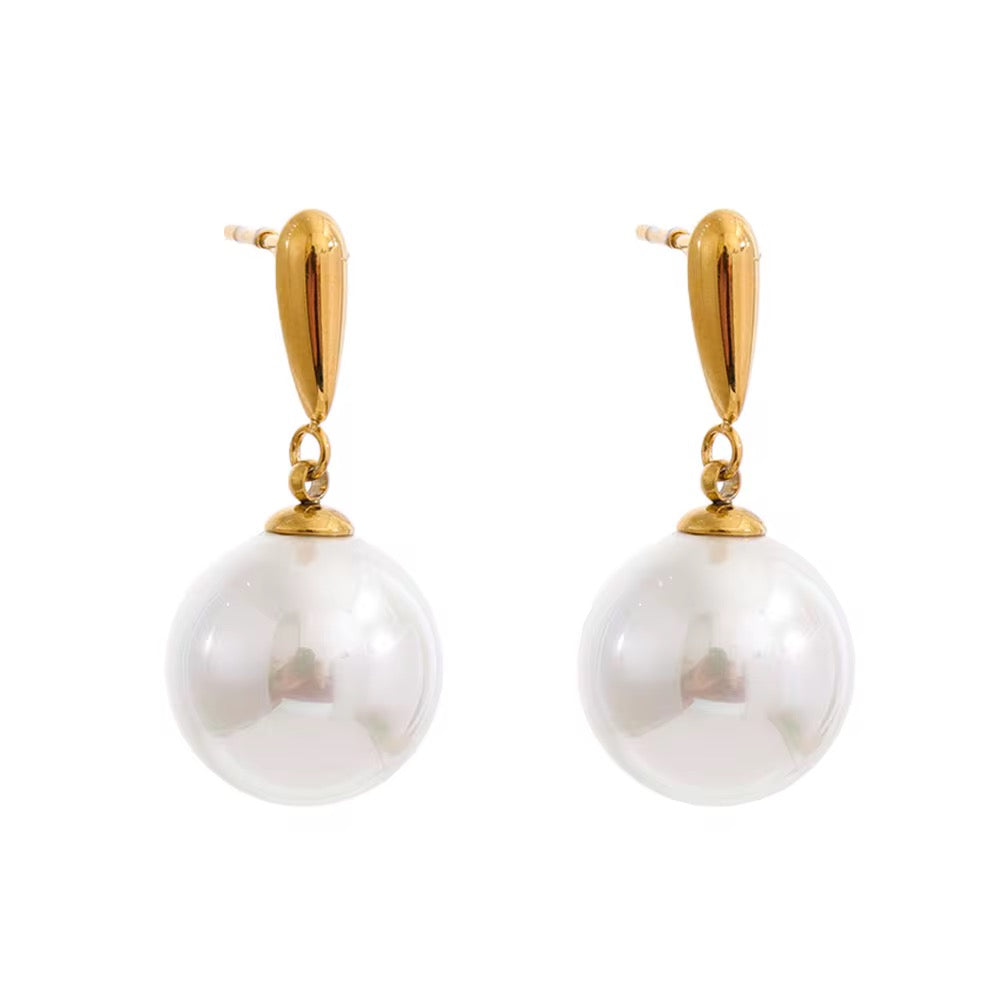 The Lilly Pearl Drops Earrings
