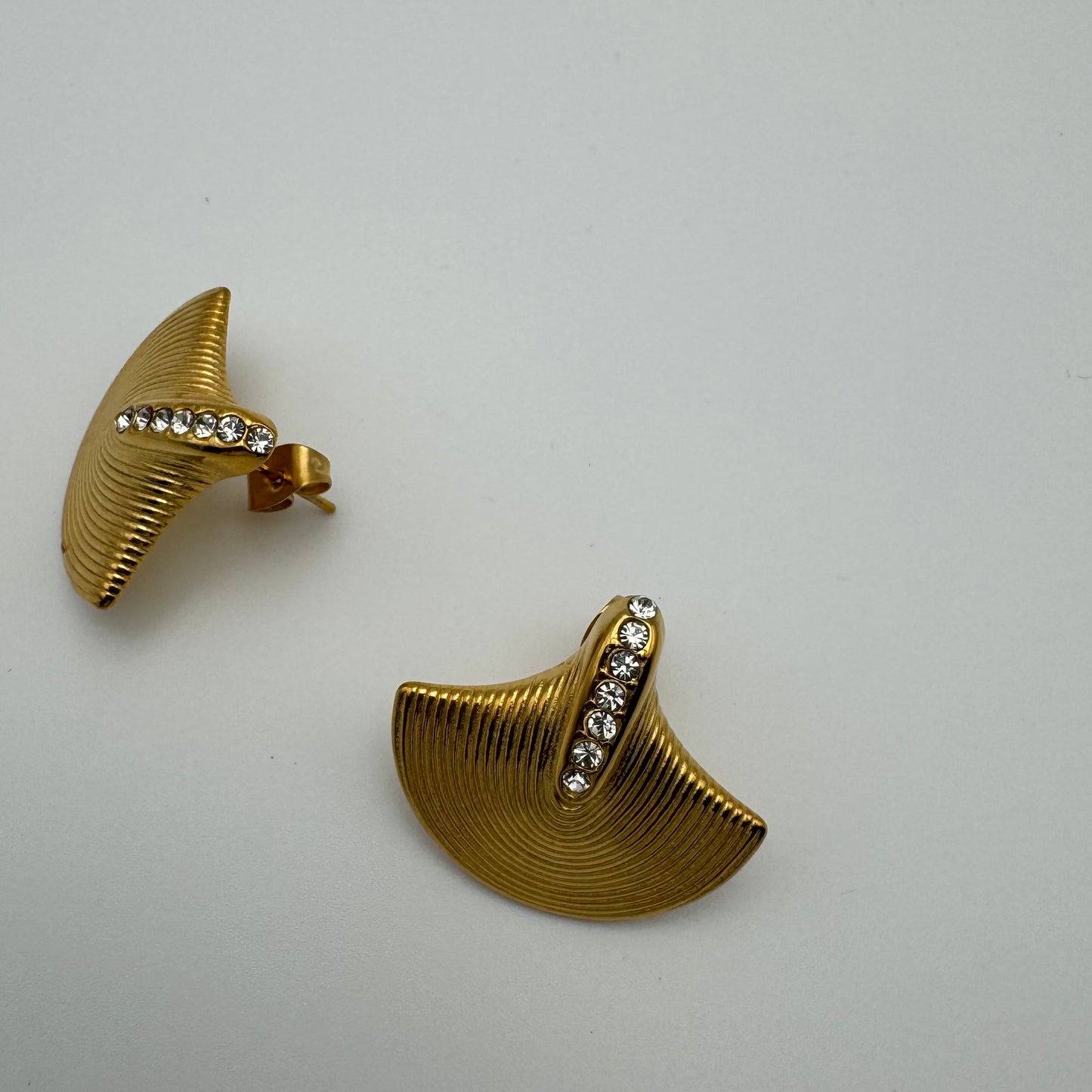 Lilly non-Tarnish Gold Stud Earrings