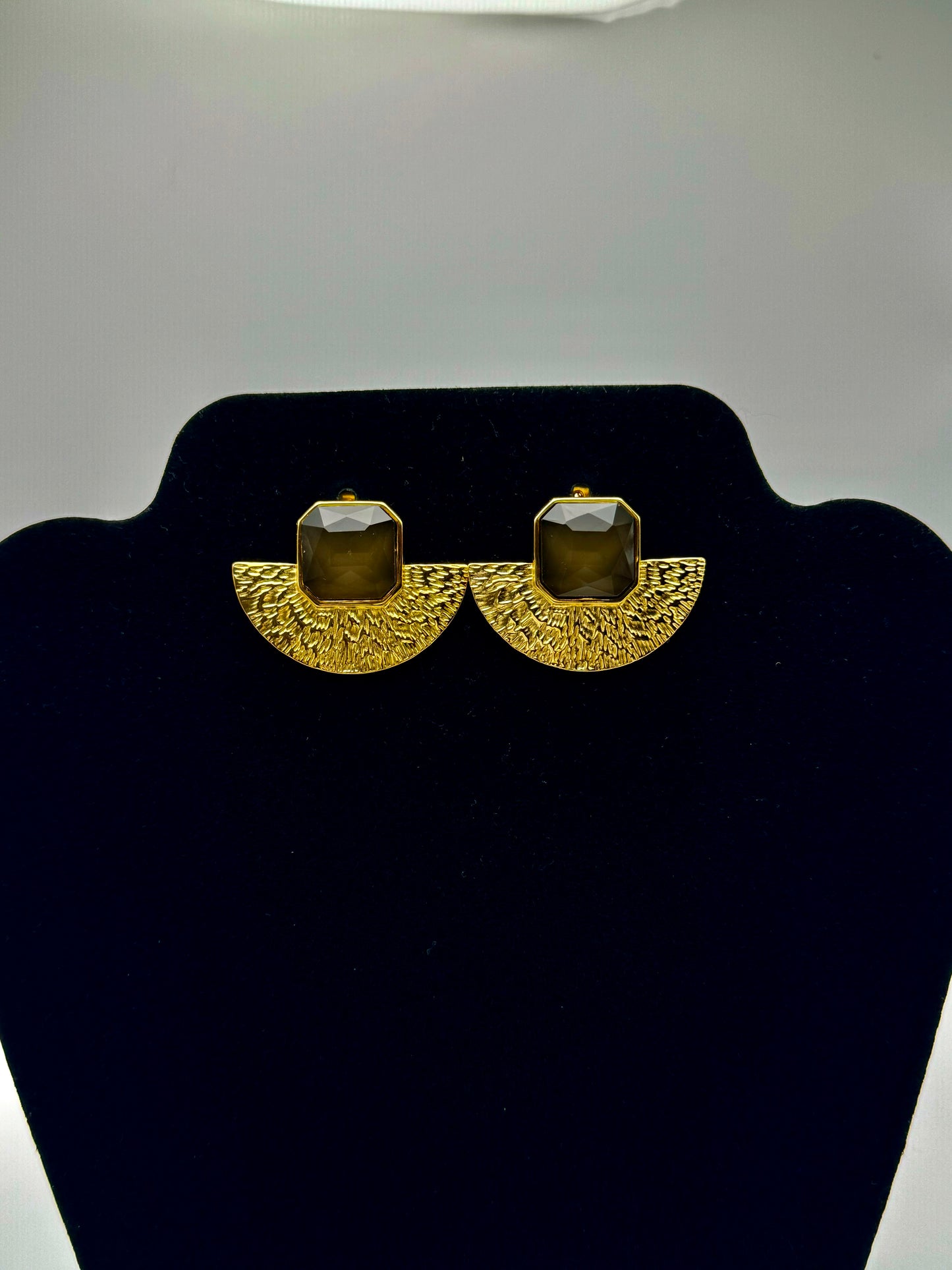 Britanie non-Tarnish Gold Drop Earrings